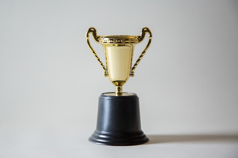 Piala juara melambangkan turnamen poker bulanan